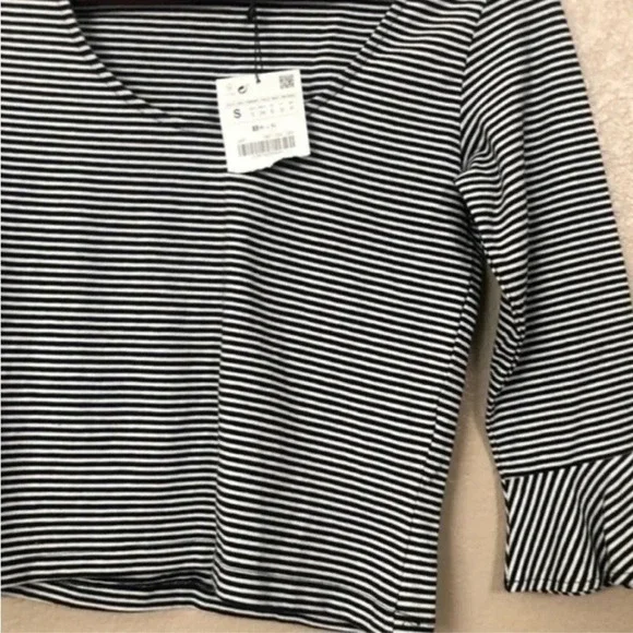 NWT Zara Striped Crop Large Ruffle Bell Sleeve Top Size Small - Picture 3 of 7